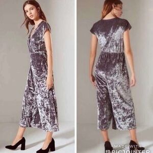 Urban Outfitters Isabella Crushed Velvet Jumpsuit Size Medium